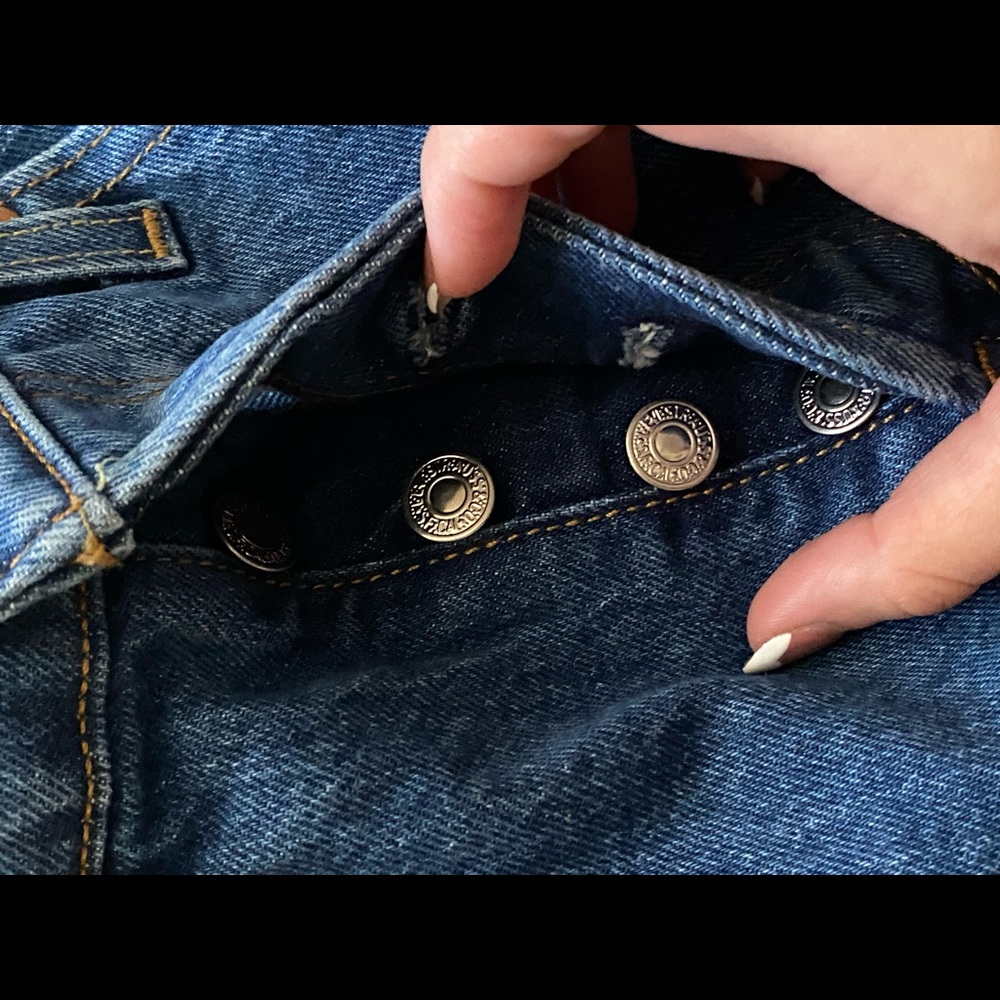 501 Levi’s Jean cut off shorts - Picture 4 of 6